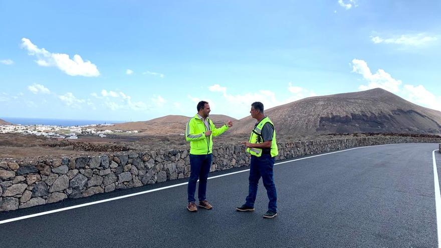 El reasfaltado de  la carretera entre Guatiza y El Mojón mejora el acceso a las zonas agrícolas