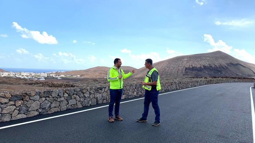 El reasfaltado de la carretera entre Guatiza y El Mojón mejora el acceso a las zonas agrícolas