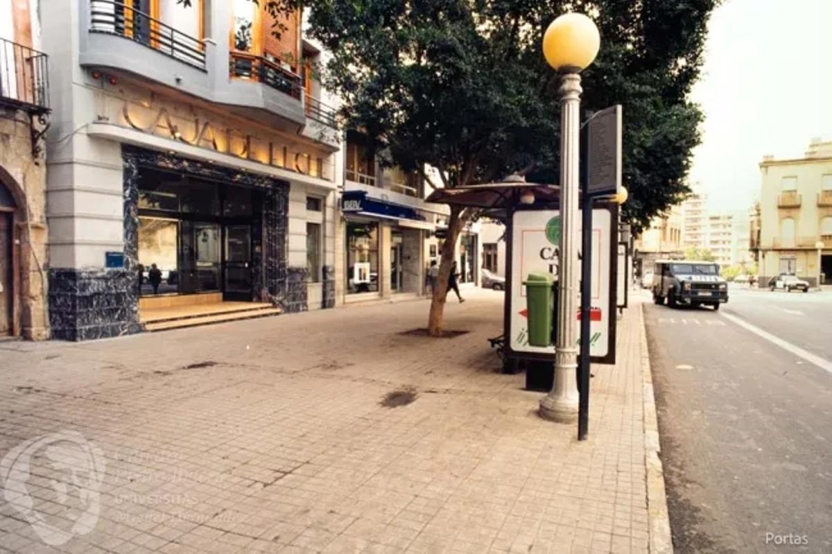 Caja de Elche en la Plaça de Baix de Elche, que después fue la Caja Rural