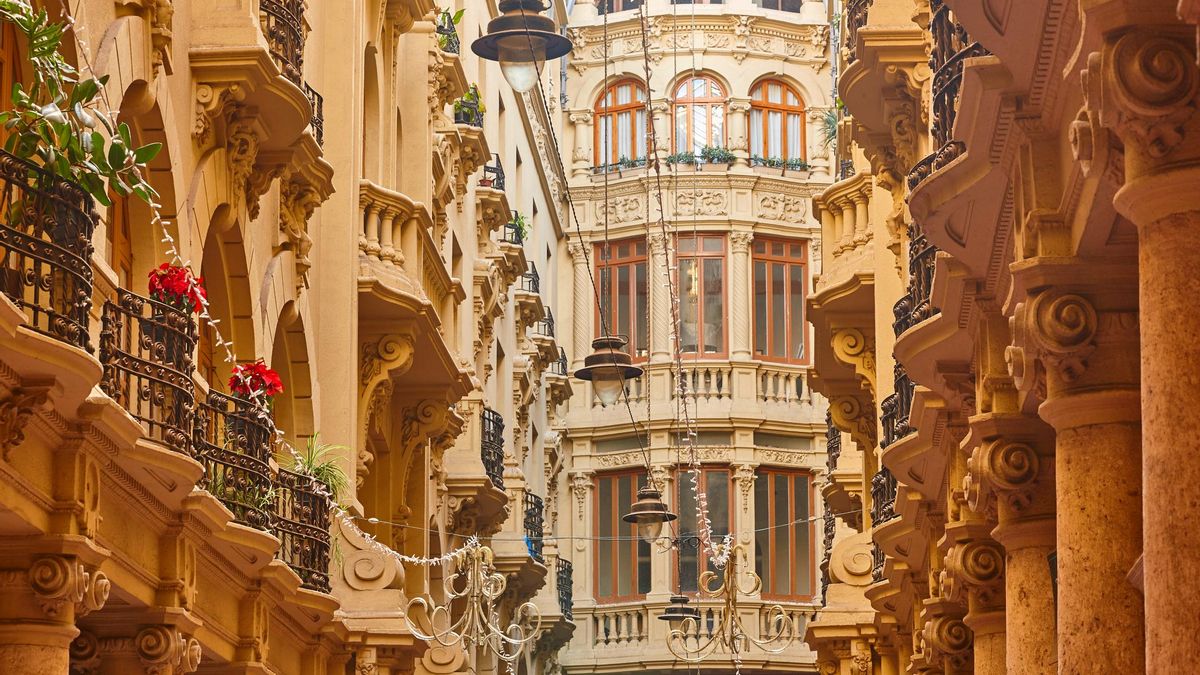 La provincia olvidada de Castilla-La Mancha tiene una de las calles más bonitas de España y es perfecta para una escapada