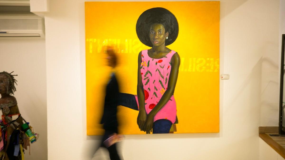 La obra 'Resilent', de Oluwe Omofemi, en la exposición 'A woman's worth' de la galería Out of Africa.