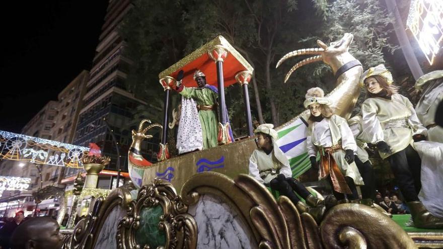 Los desfiles de Papá Noel y los Reyes Magos se alejan del centro de Murcia