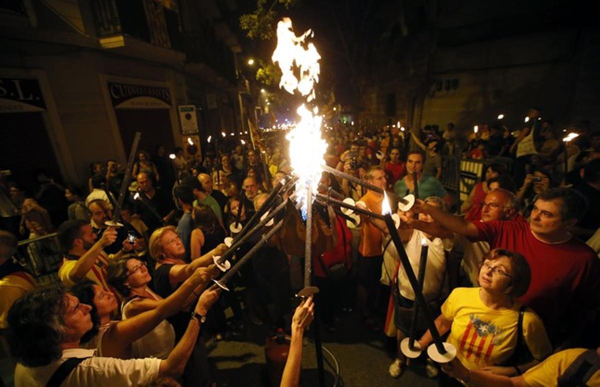 Marcha de antorchas en recuerdo del 11 de septiembre de 1714, esta madrugada en Barcelona.