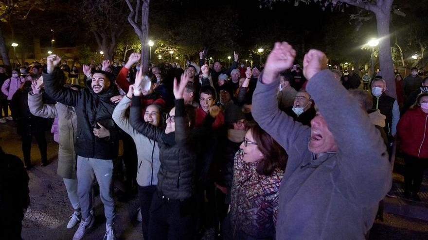 Fiesta en El Palmar en torno a una pantalla gigante