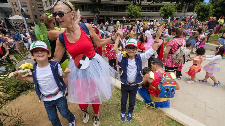 La capital despide los Carnavales entre comparsas, conciertos y voladores
