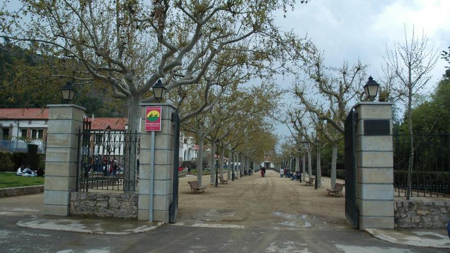 Entrada del passeig i el parc municipal, on es posarà la placa amb el nom d&#039;1 d&#039;Octubre