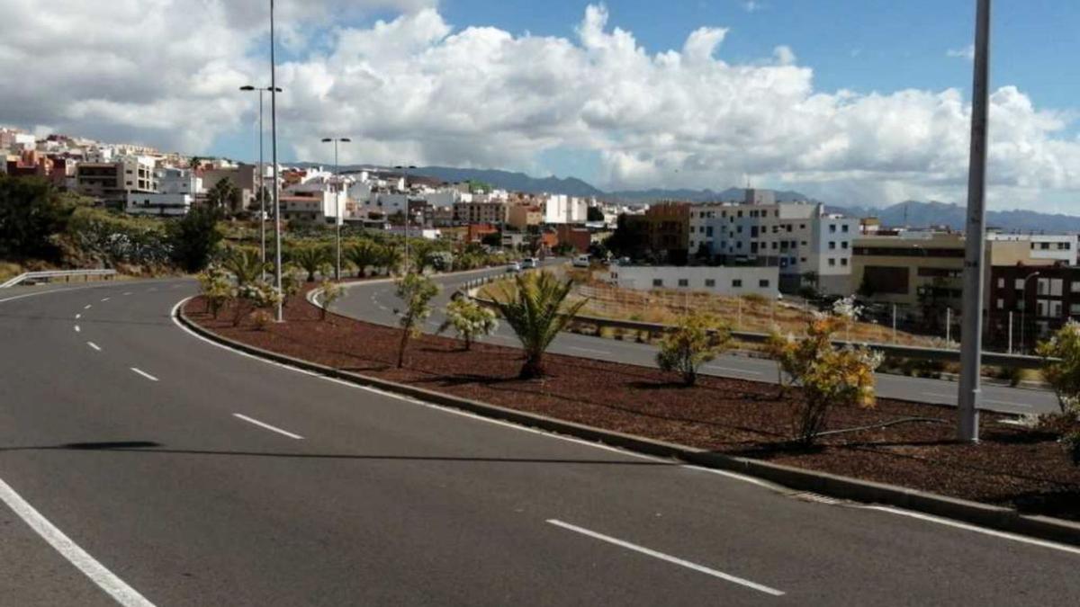 Carretera general del Sur a su paso por Barranco Grande, en Santa Cruz de Tenerife. | | E.D.