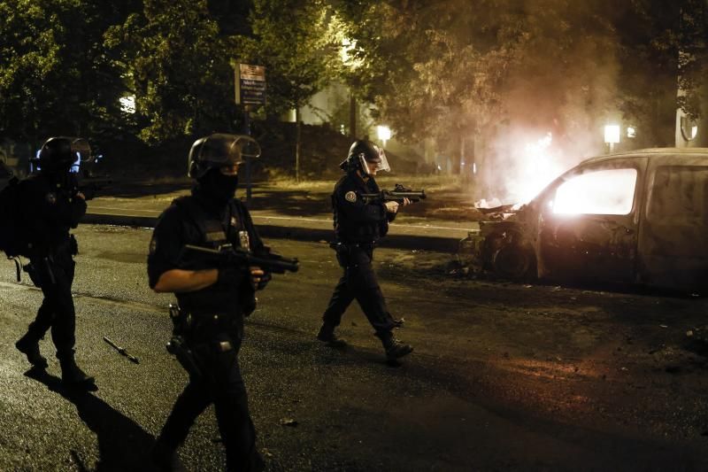 Manifestaciones violentas en Nanterre, Francia, después de que la policía matara a tiros a un joven de 17 años