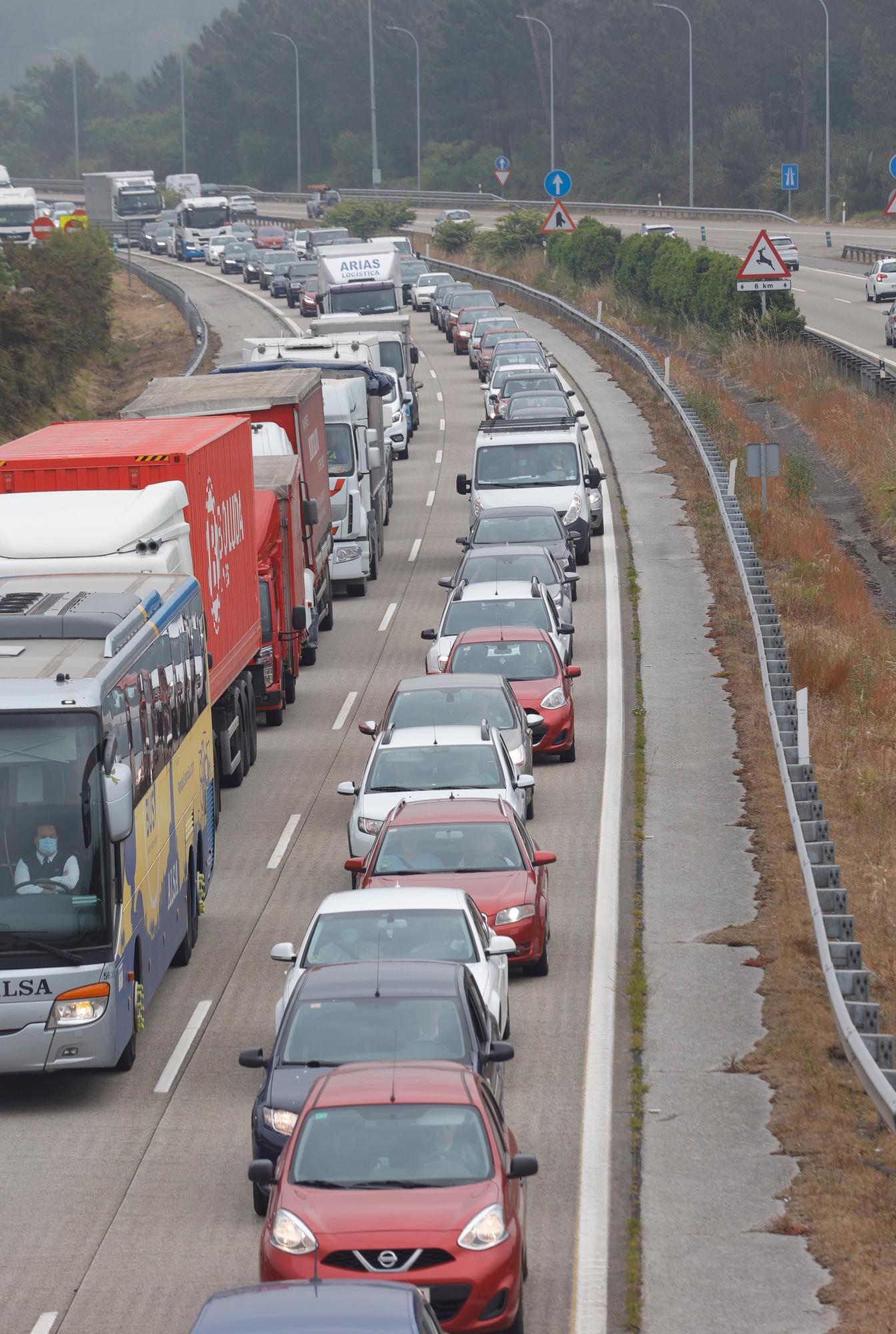 Un accidente múltiple en la "Y" genera retenciones kilométricas en sentido Oviedo