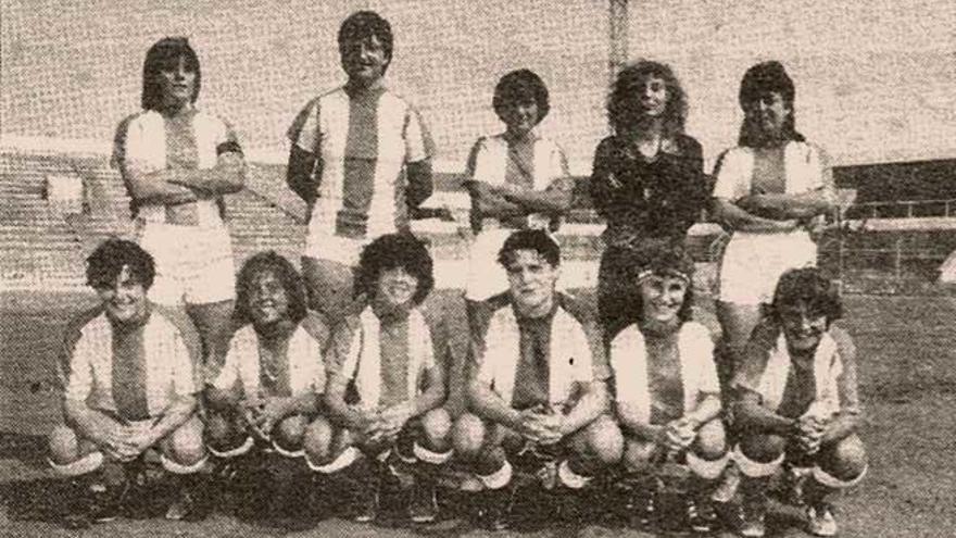 Plantilla del Atlétic Baleares femenino del año 1985 con numerosas jugadoras formadas en la cantera del CIDE.