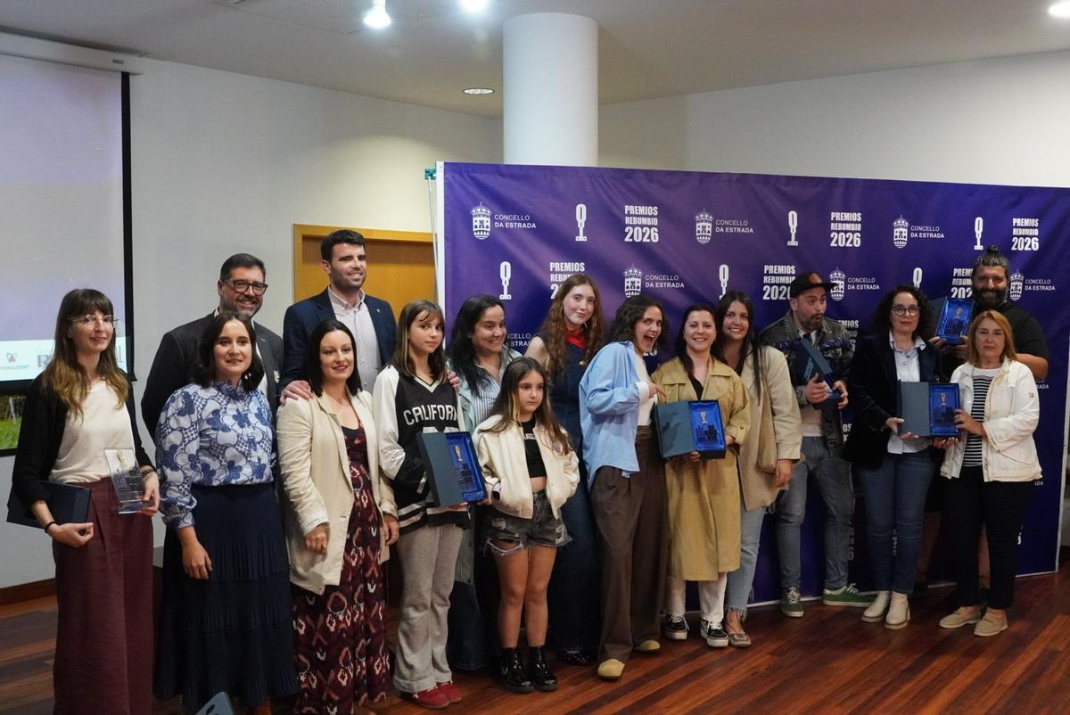 Os gañadores xunto ao alcalde, Gonzalo Louzao.