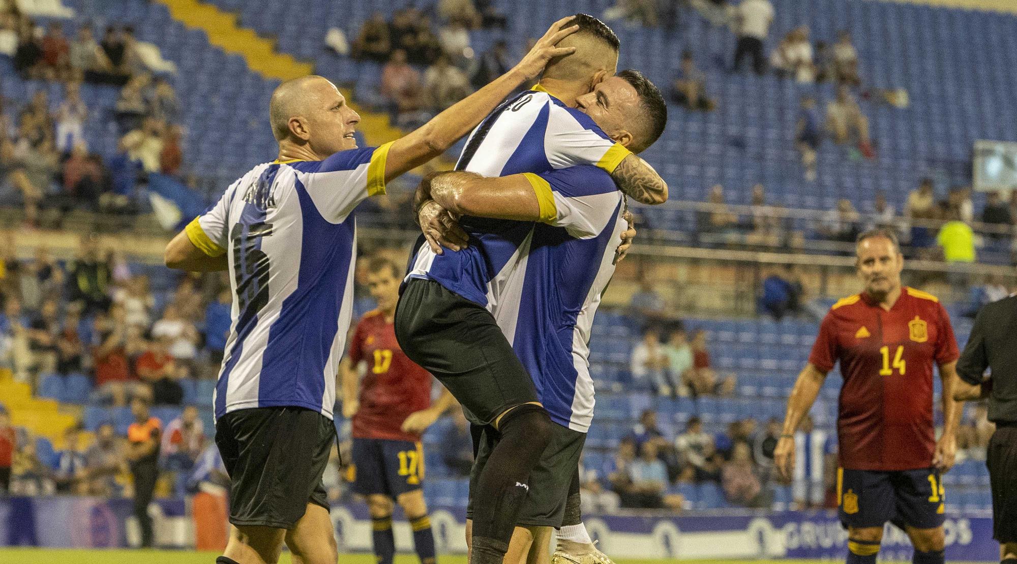 Leyendas del Hércules frente a leyendas de la Selección Española: Las imágenes del partido del Centenario