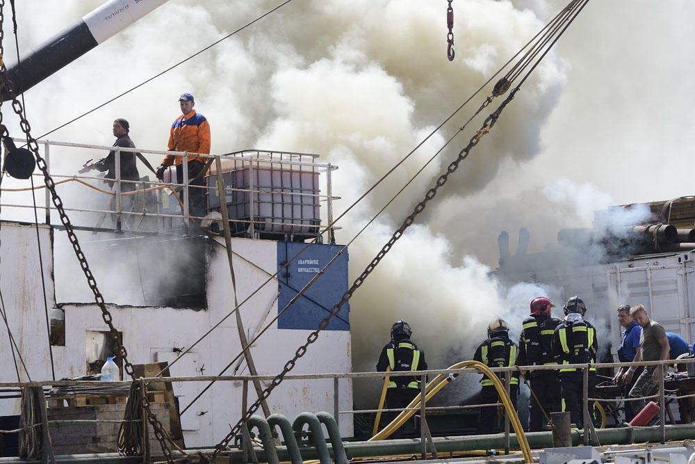 Incendio de un pesquero ruso en el Puerto