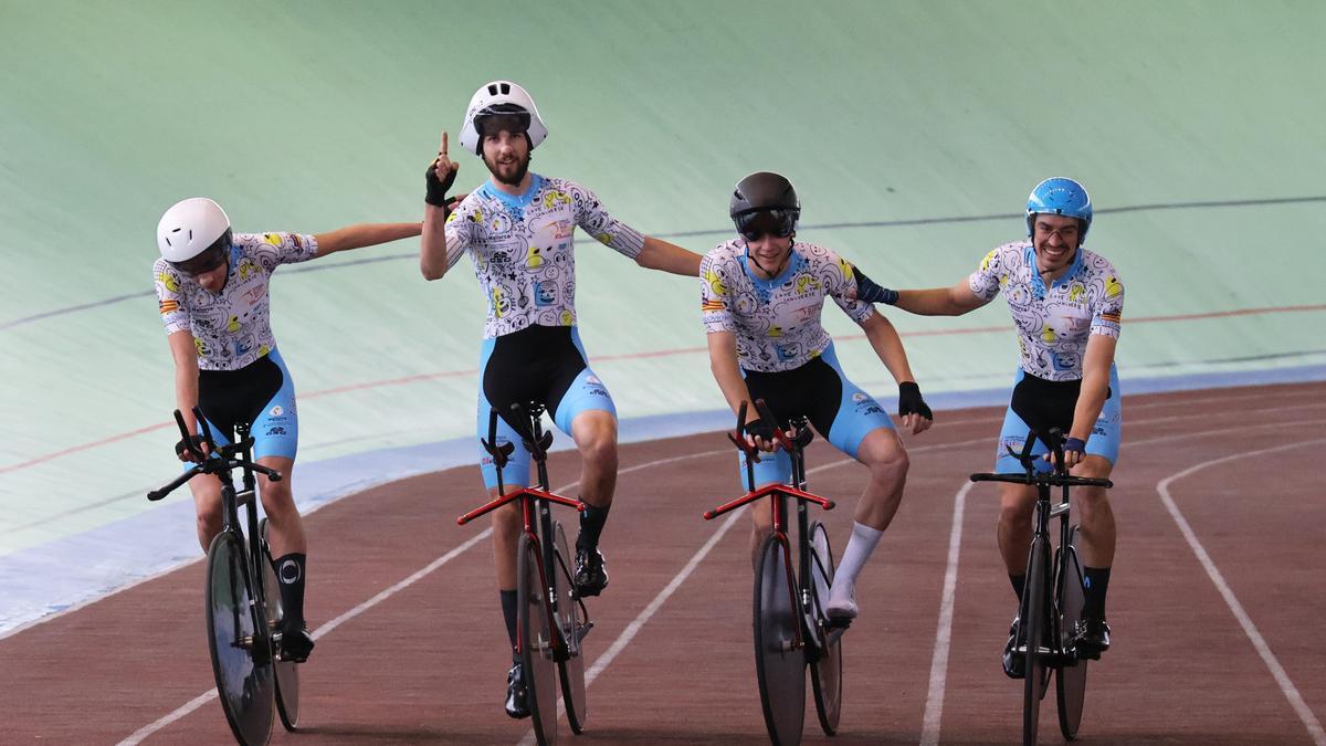 La cuarteta de Baleares celebra su título en la persecución por equipos
