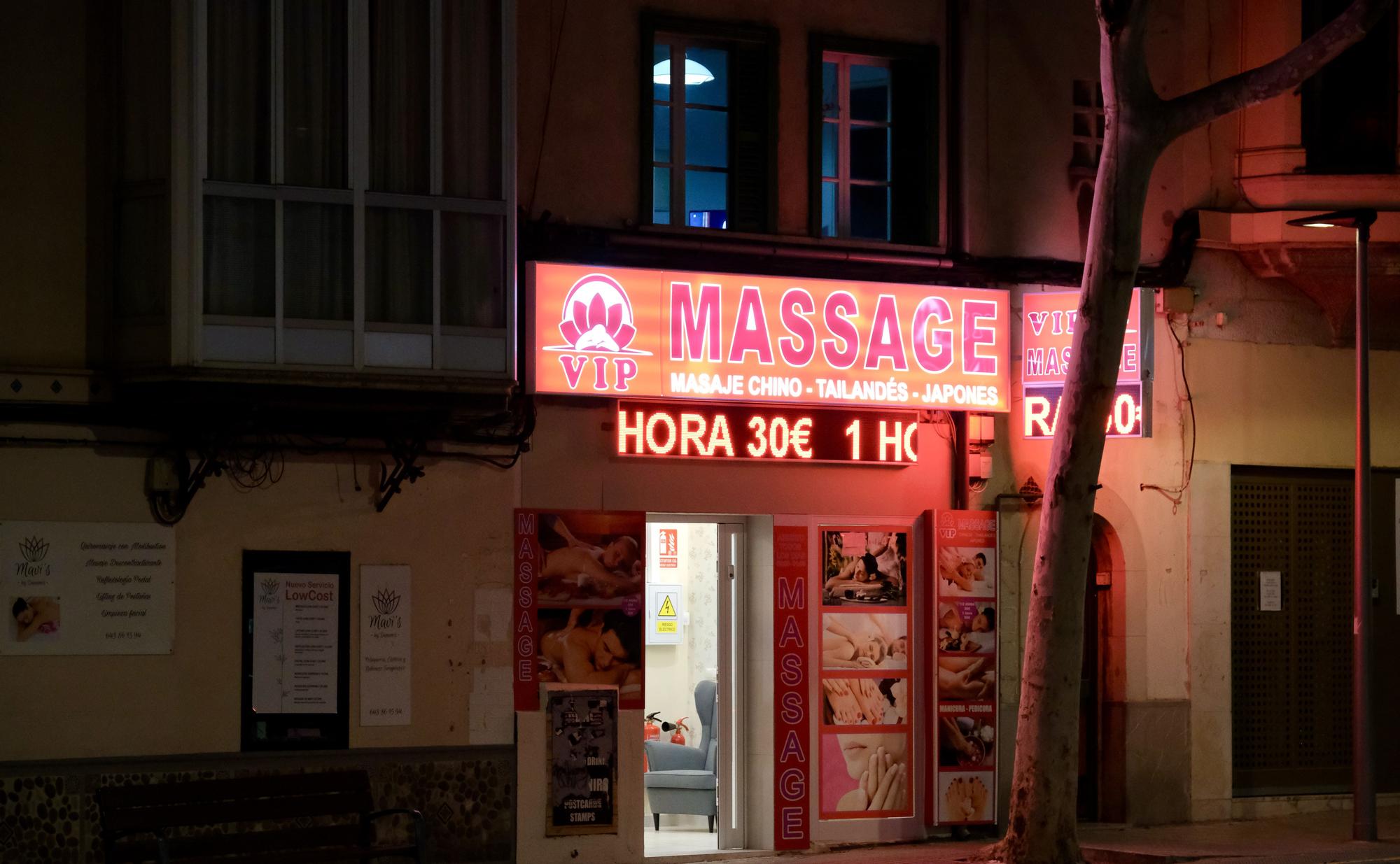 FOTOS: La proliferación de locales de masajes orientales en Palma