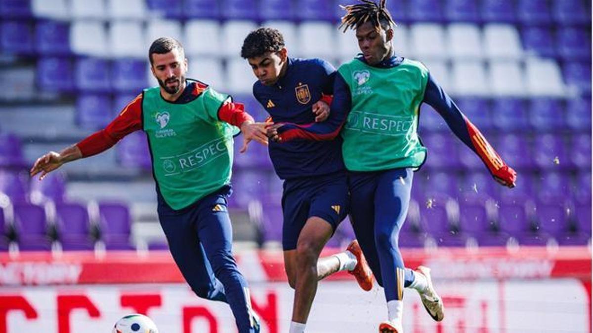 selecciLamine Yamal, Nico Williams y Gayà, en el entrenamiento previo al España - Georgia.