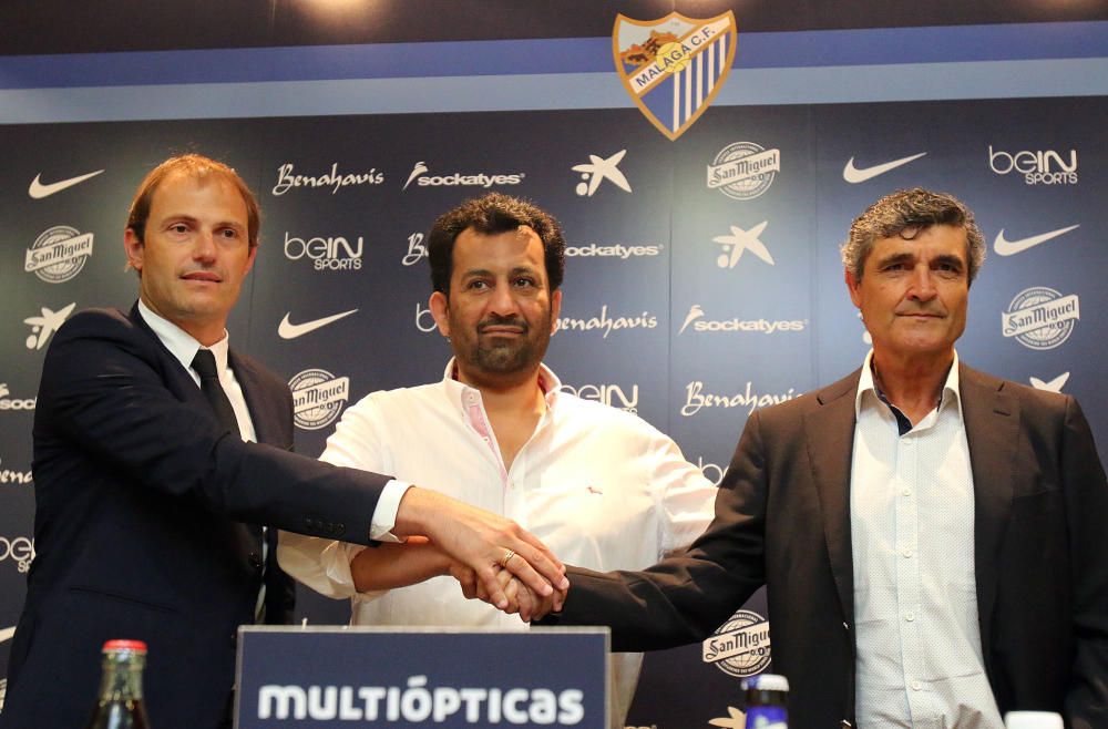 Juande Ramos regresa al Málaga CF. El jeque Al-Thani le ha acompañado en su presentación.