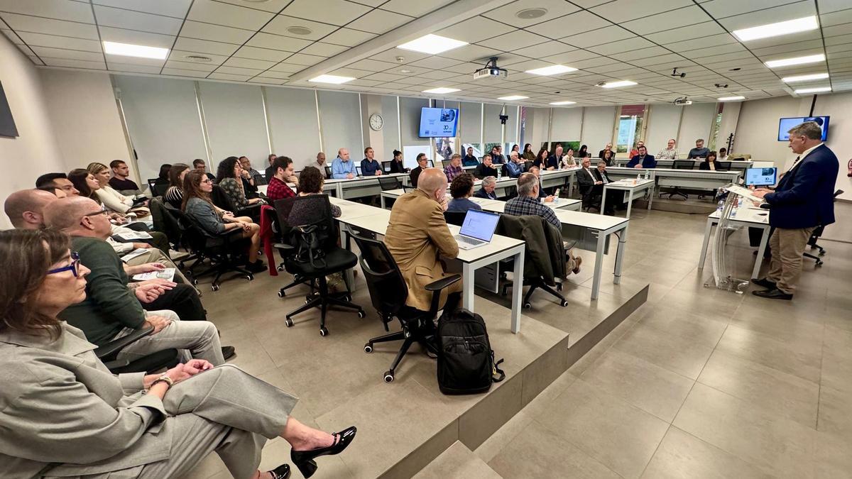 El vicepresidente Martínez Mus, en el CEAM.