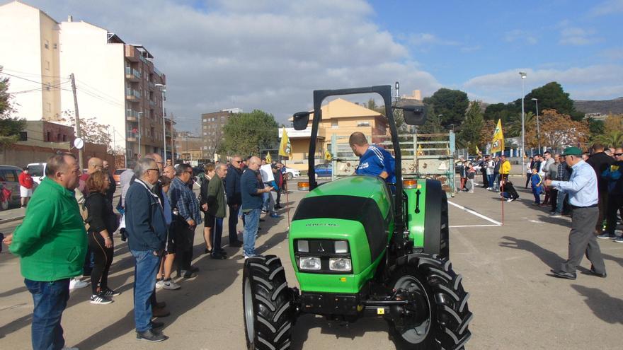 Jumilla acoge el V concurso de habilidad con tractor y remolque