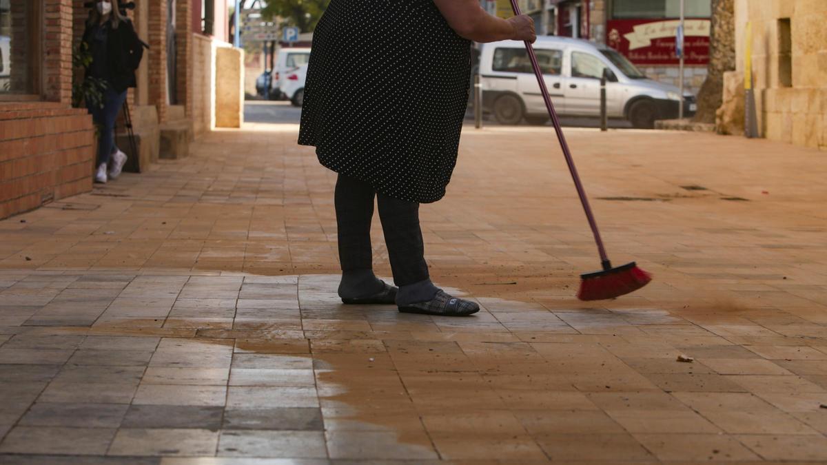 La provincia de Alicante amanece con una capa de arena roja