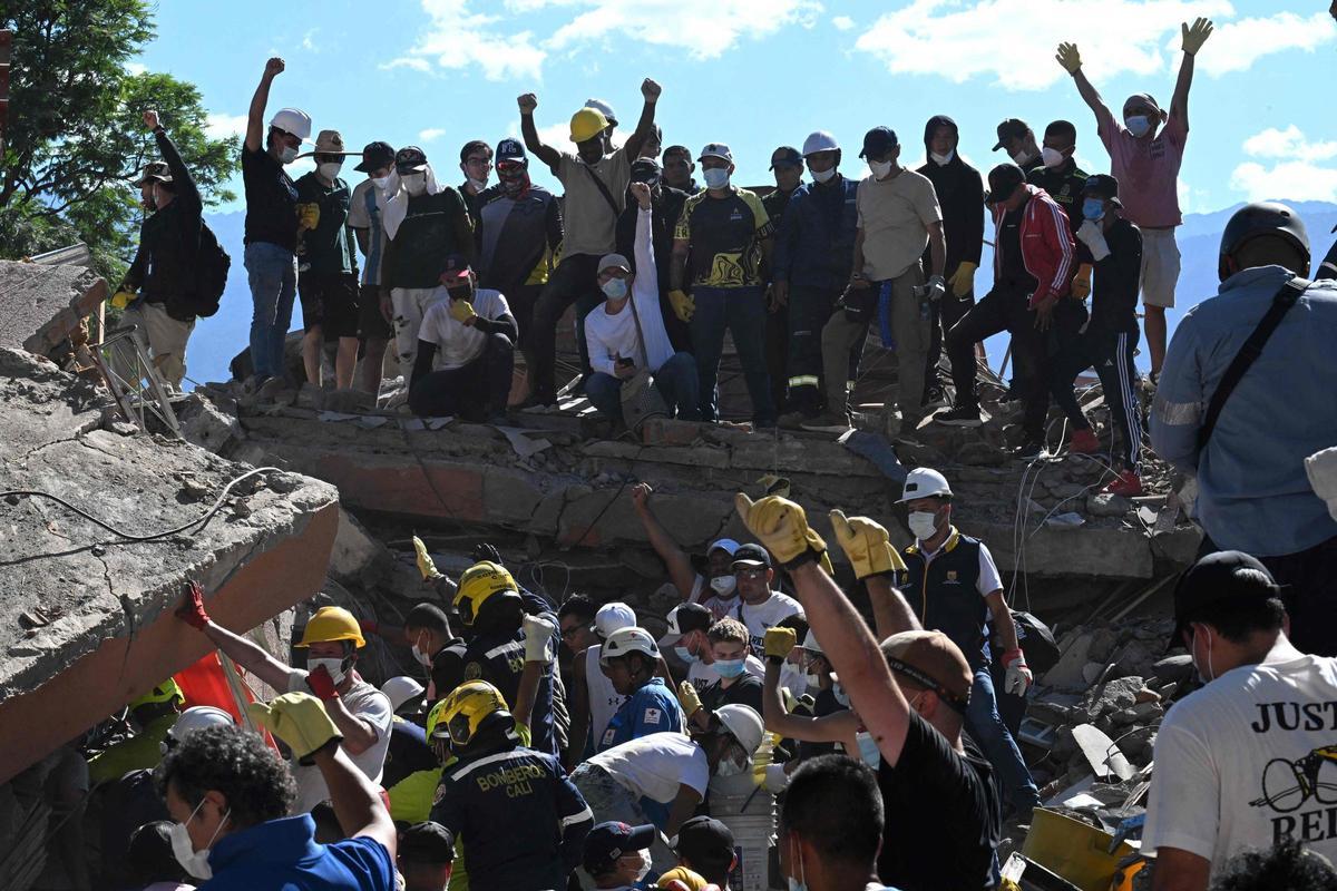 Colombia busca a supervivientes del terremoto