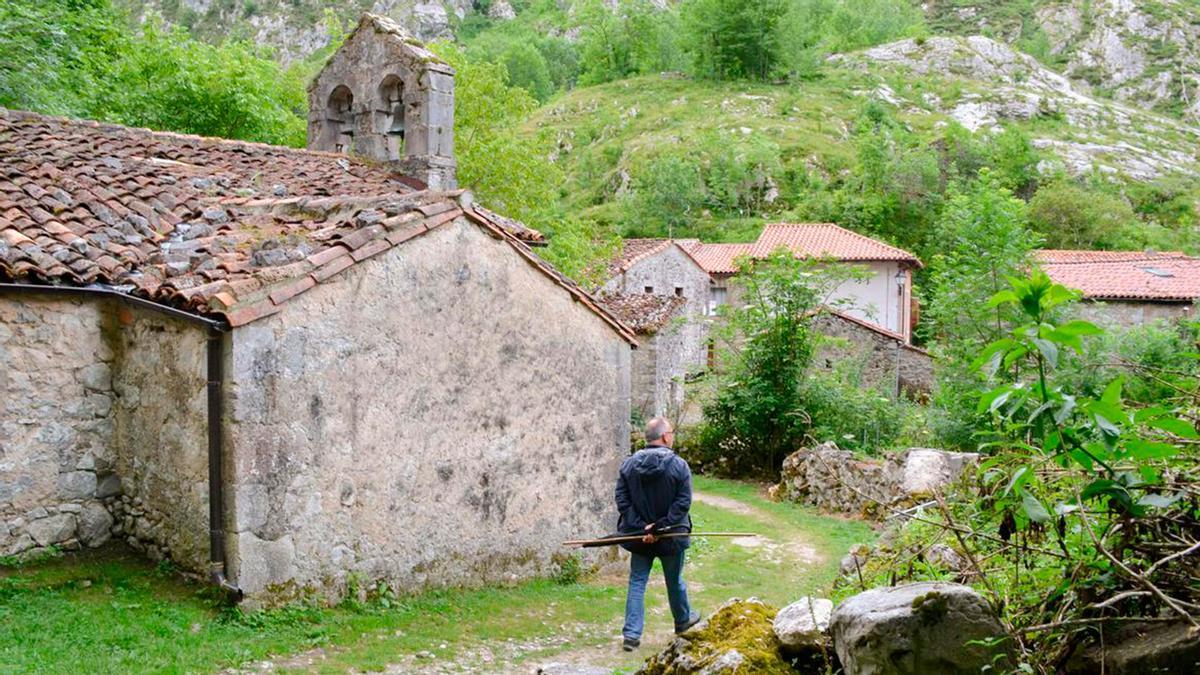 El pueblo medieval asturiano que queda encerrado por las nieves en Navidad: entorno de una belleza incuestionable