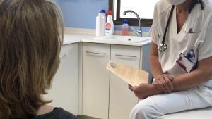 Imagen de archivo de una consulta médica