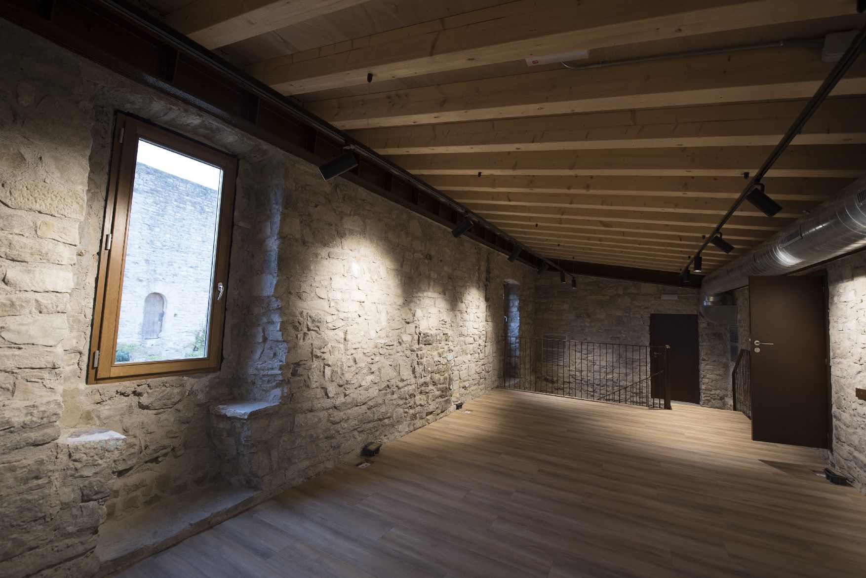 Entrem al Castellet de Sant Vicenç, en obres per obrir al públic d’aquí a un any. Mireia Arso