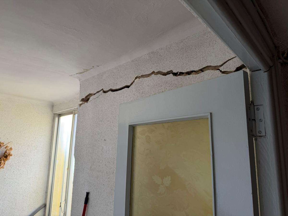 Estas son las grietas del edificio que tuvo que ser desalojado en el centro de Zaragoza