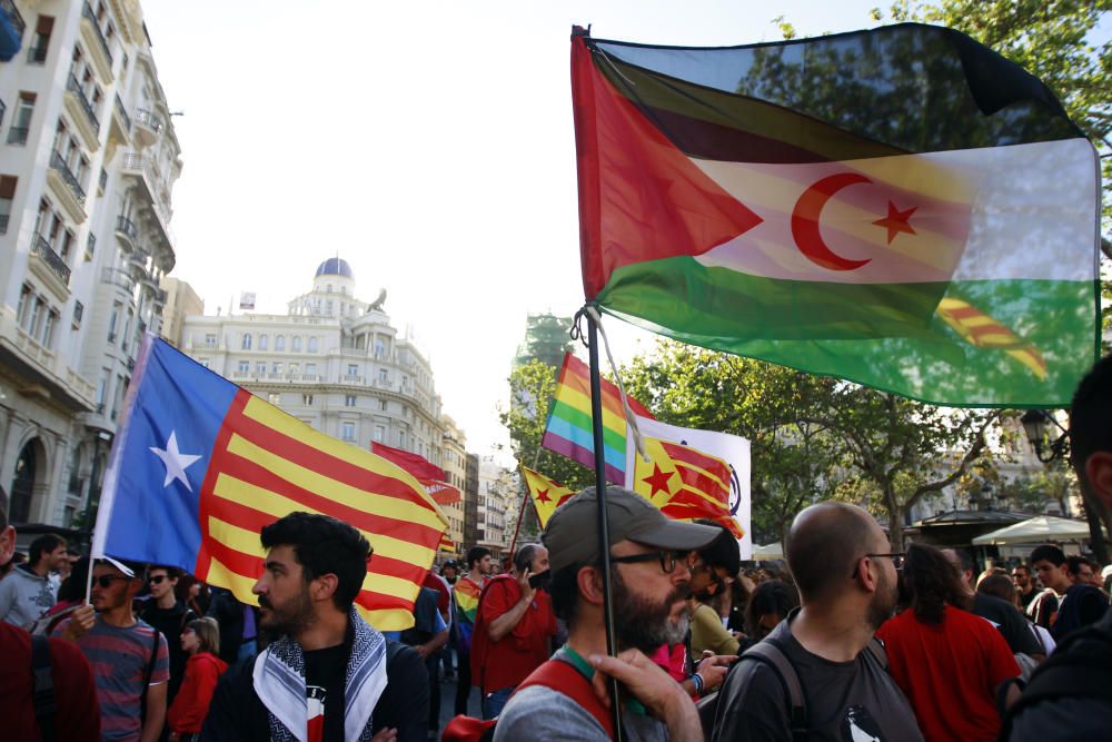 Manifestación en Valencia con motivo del 25 d'Abril