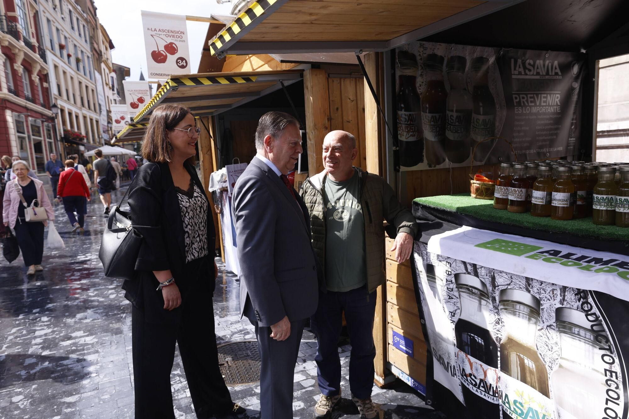 Apertura del mercadillo de la Ascensión y visita del alcalde