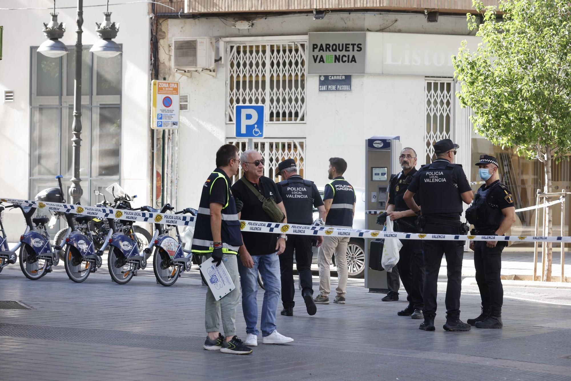 La Policía Local desarma de un tiro a un presunto atracador en la calle Guillem Sorolla de València