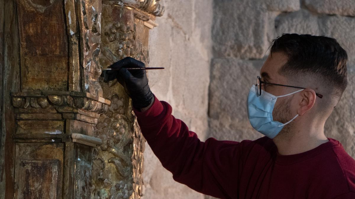 Restauración del retablo de madera de la ermita de Fernandiel, en Muga de Sayago.