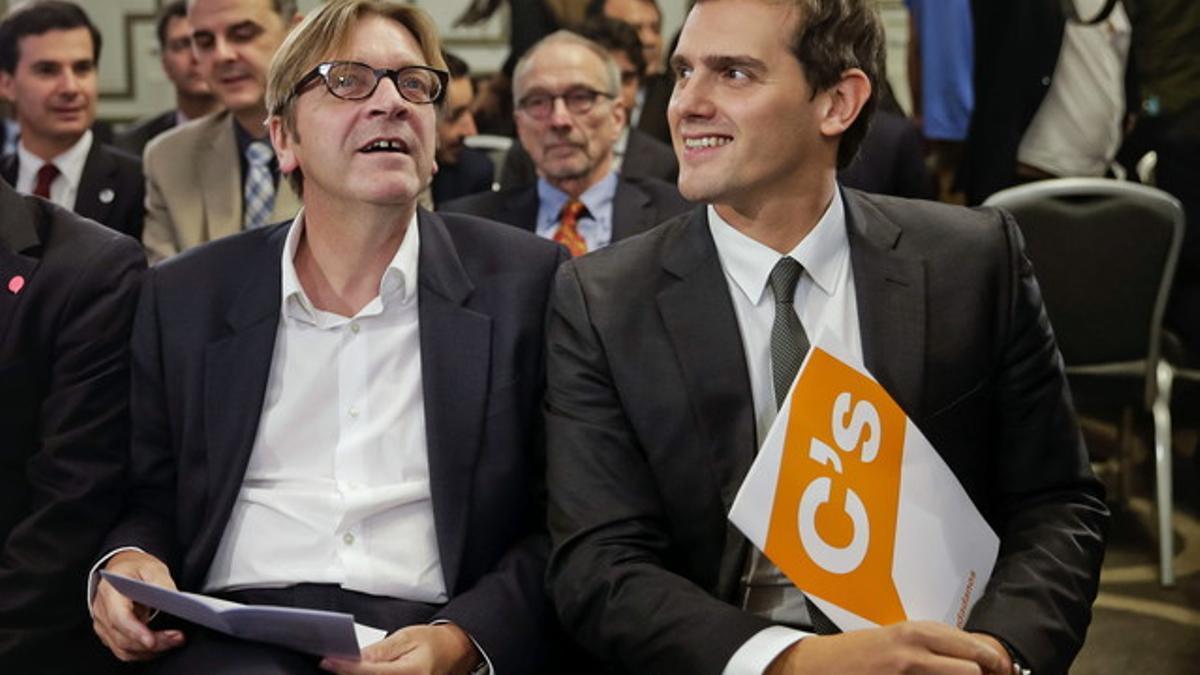 Albert Rivera junto al presidente del grupo ALDE del Parlamento Europeo, Guy Verhofstadt, este jueves.