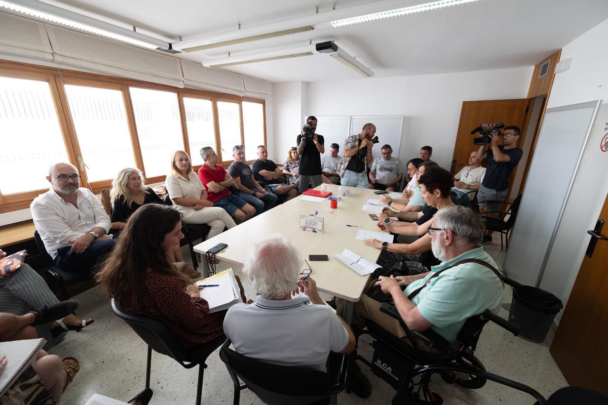 Todas las imágenes de la reunión para buscar solución a la huelga de basuras de Ibiza