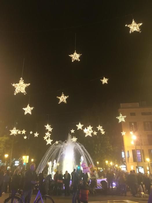 Im Rahmen eines bunten Programms auf dem Borne-Boulevard begann am Donnerstag (23.11.) das feierliche Glitzern.