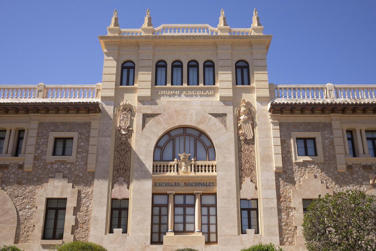 Edificio Lluís Vives del campus universitario de Ontinyent.