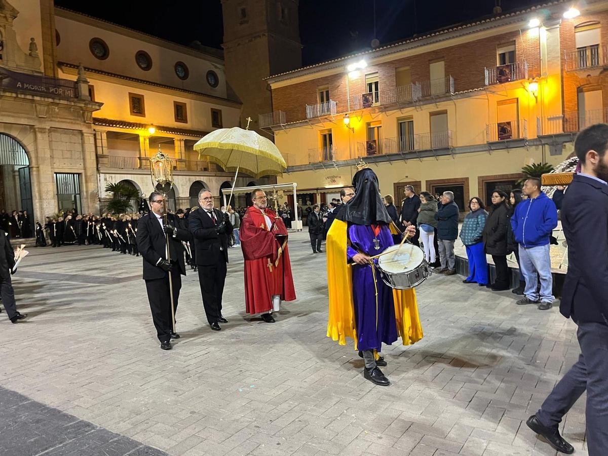Emotiva y solemne procesión del Santo Entierro en Nules