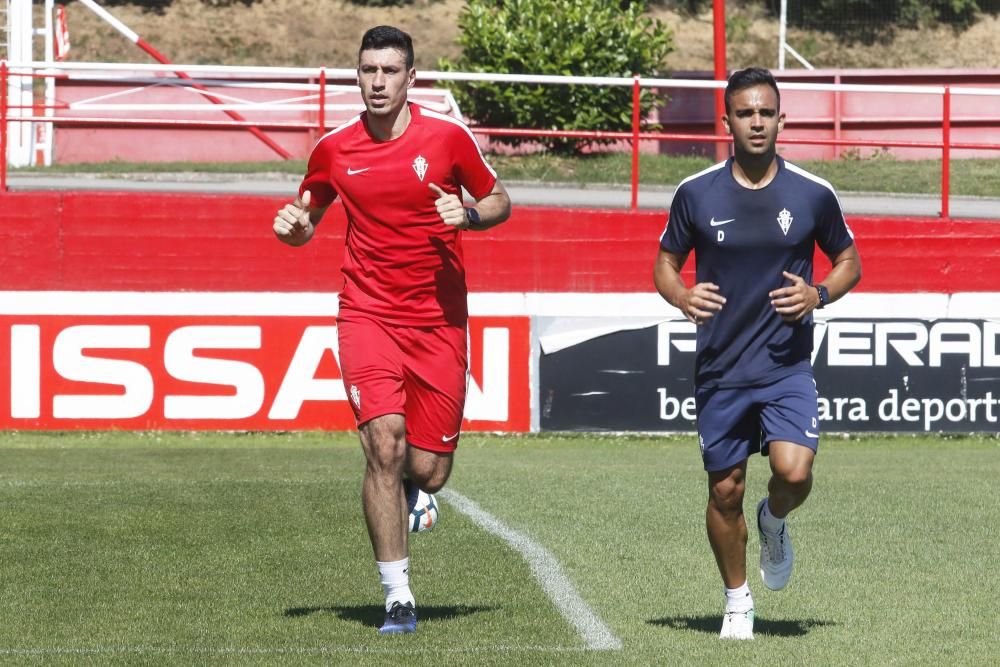 Presentación de Álex Pérez con el Sporting