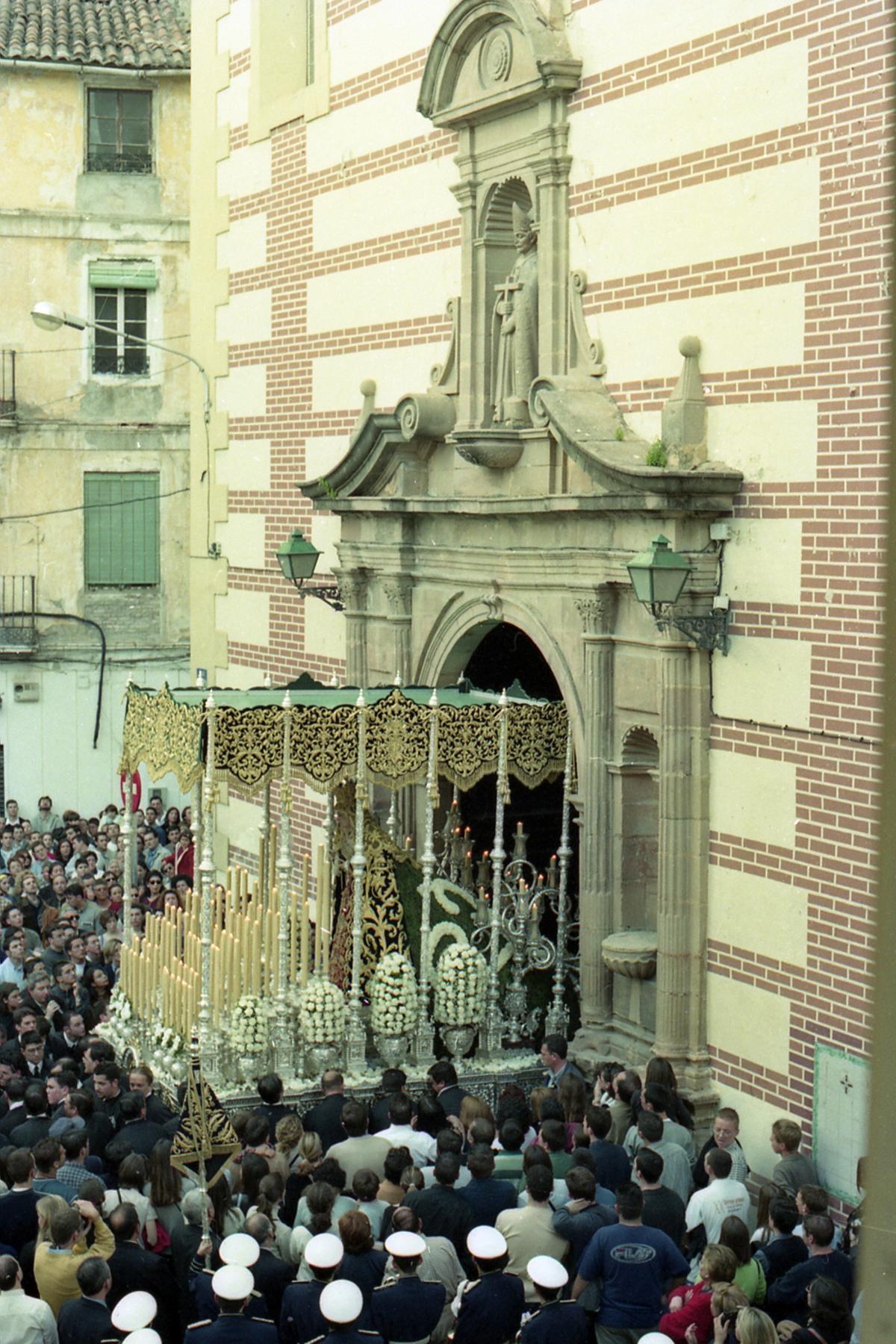 La Virgen de las Penas saliendo de San Julián.