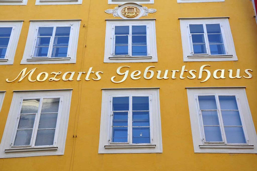 Casa natal de Mozart en Getreidegasse, Salzburgo.
