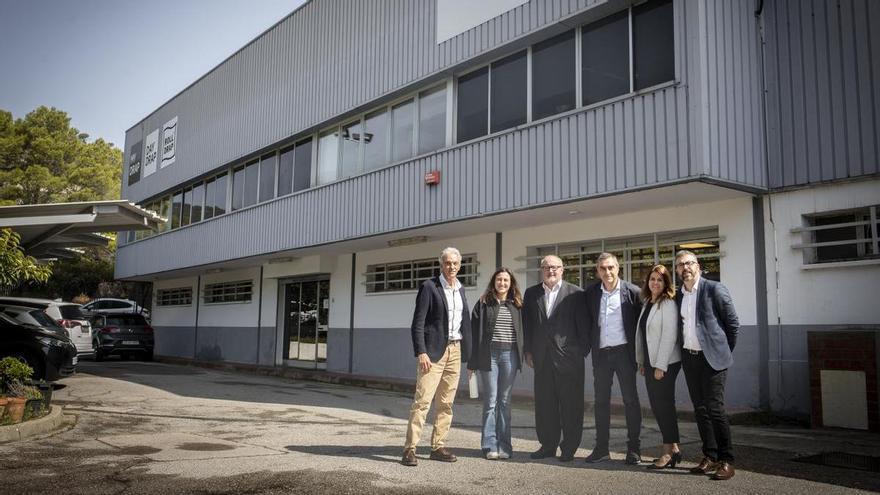 Joan Capdevila, president de la Comissió d’Indústria, Comerç i Turisme del Congrés dels Diputats, visita la seu de la monistrolenca Texia