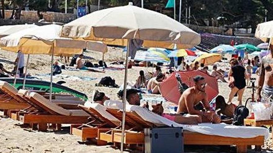Enfado por la lenta tramitación de las concesiones de playas en Santa Eulària