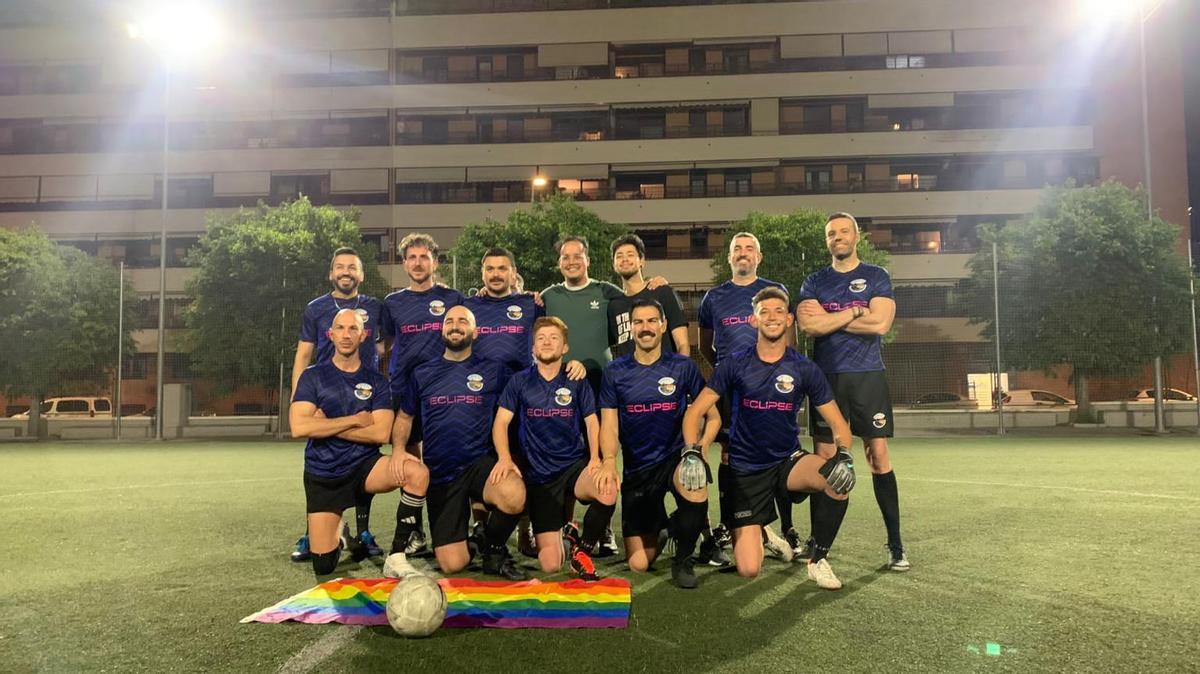 El equipo Rinos FC, el primero de fútbol declarado LGTBI en federarse en categoría nacional.