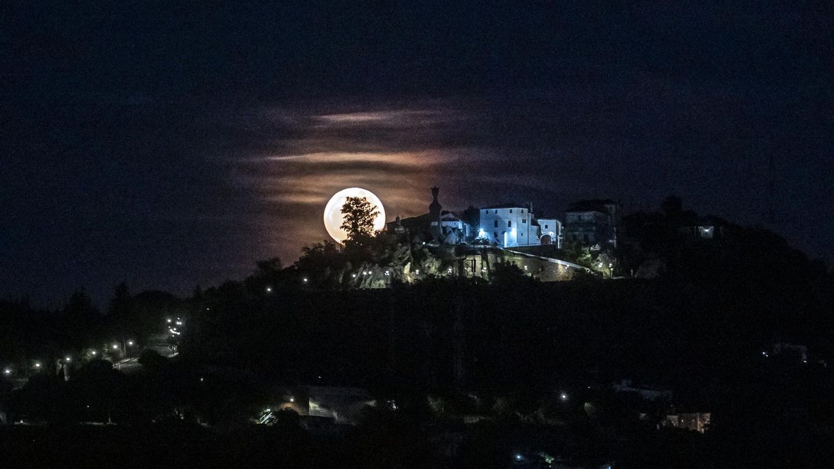 Cáceres festeja la luna llena de mayo