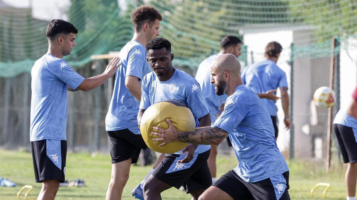 Sesión de entrenamiento del Hércules en las instalaciones de Fontcalent.