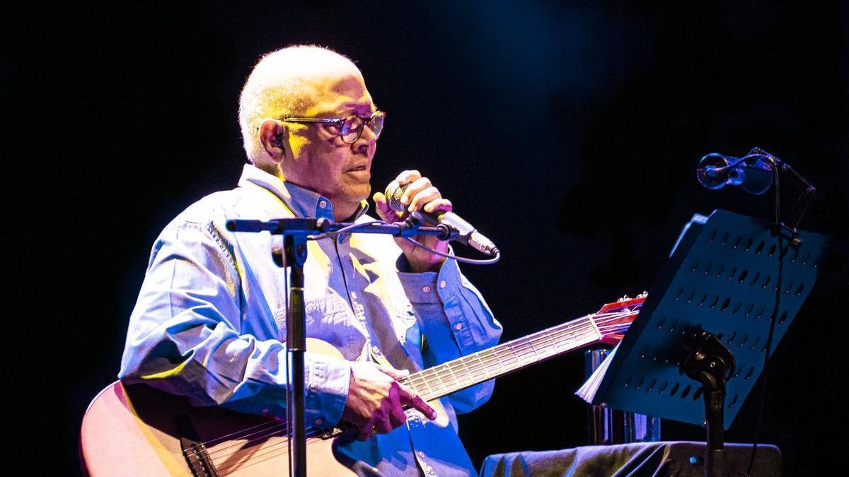 Pablo Milanés, durante un concierto.