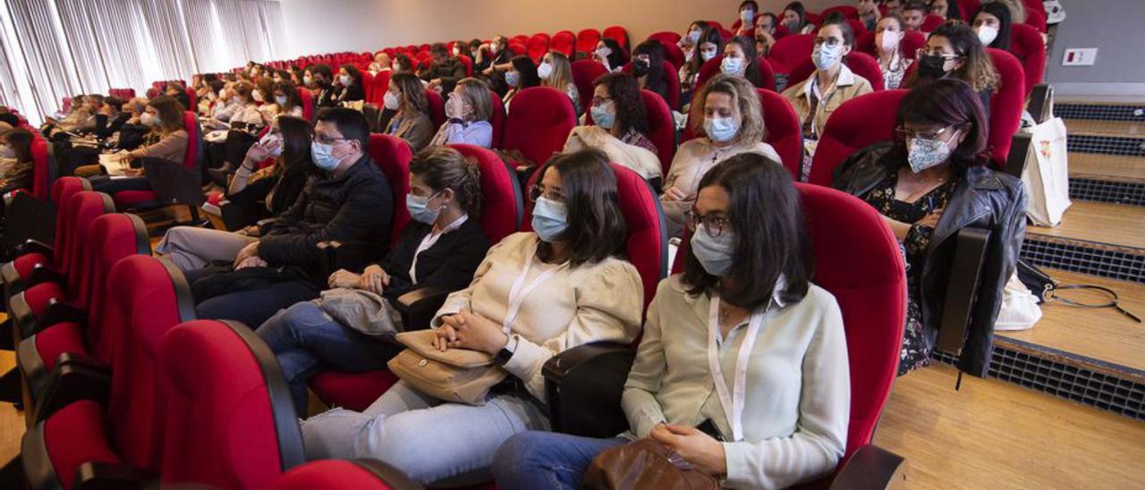 Asistentes al congreso pediátrico, en una de las sesiones. |  | MARÍA FUENTES