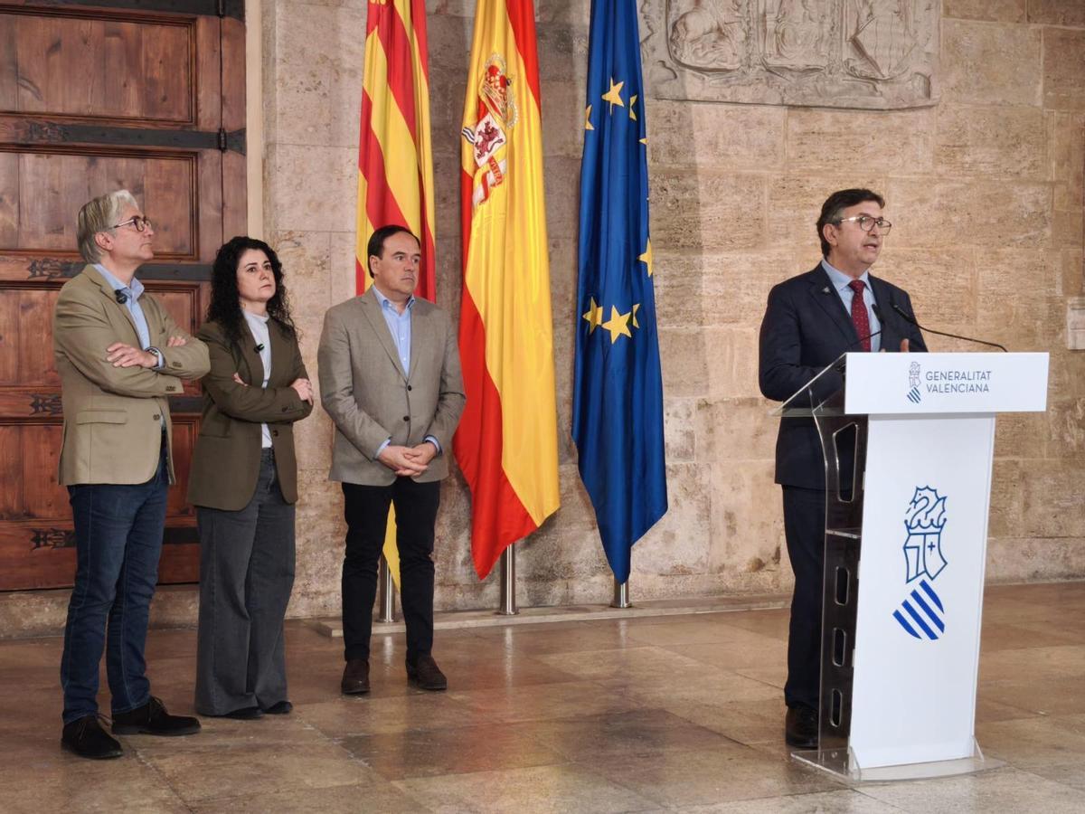 Constantino Calero, Ana García, Juanfran Pérez-Llorca y Vicente Lafuente, este viernes tras la mesa de diálogo.