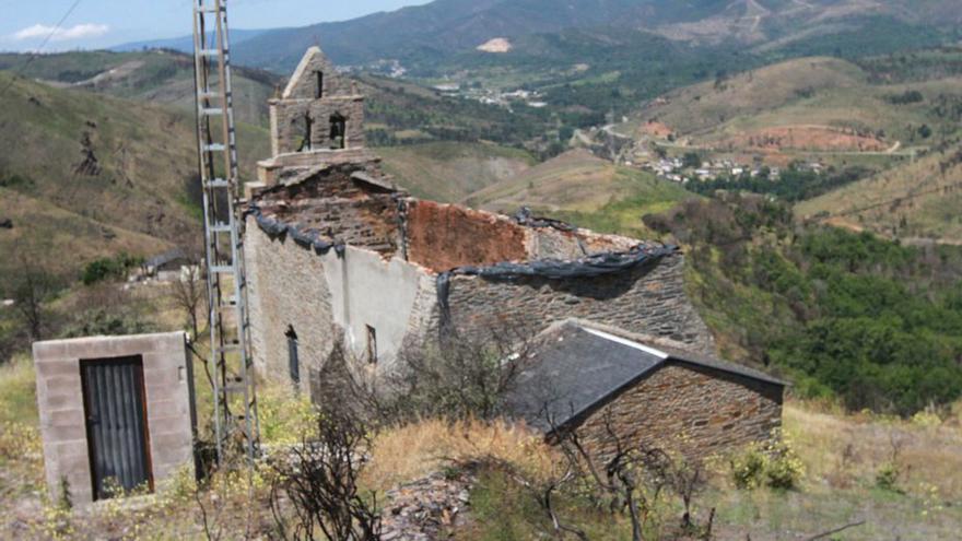 Iglesia afectada por el fuego en Rubiá. |   // IÑAKI OSORIO